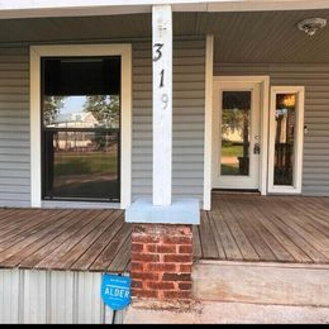 319 Harrison in Hughes Springs, TX - Building Photo - Building Photo