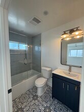 5436 1/2 Kester Ave in Los Angeles, CA - Building Photo - Building Photo