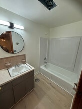 73 Shawn Dr in Bristol, CT - Foto de edificio - Building Photo