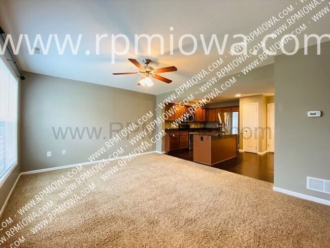 9065 Greenspire Dr in West Des Moines, IA - Building Photo - Building Photo