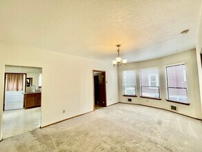 2412 SE Belmont St in Portland, OR - Building Photo - Building Photo