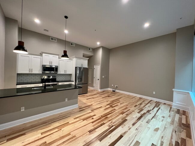 409 Lackawanna Ave, Unit 217