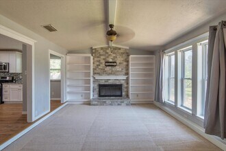 335 S Heartz Rd in Coppell, TX - Building Photo - Building Photo