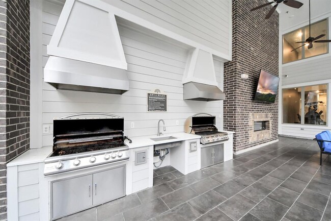 4840 N Shepherd Dr in Houston, TX - Building Photo - Building Photo