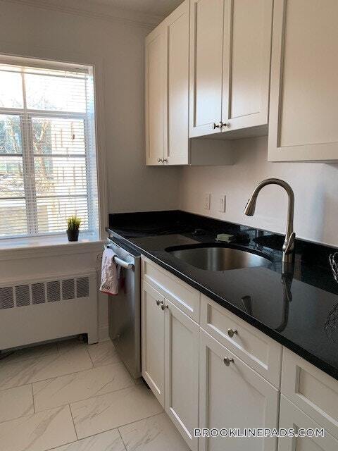 74 St Paul St in Brookline, MA - Building Photo - Building Photo