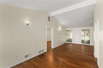 2132 Fairway Cir NE in Atlanta, GA - Foto de edificio - Building Photo