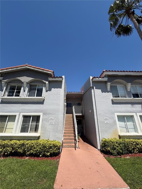 4768 NW 114th Ave in Doral, FL - Building Photo