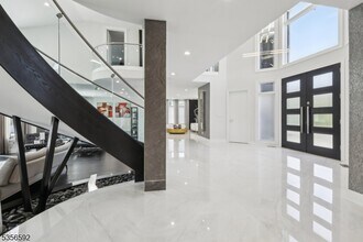 63 Roberts Rd in Englewood Cliffs, NJ - Building Photo - Building Photo