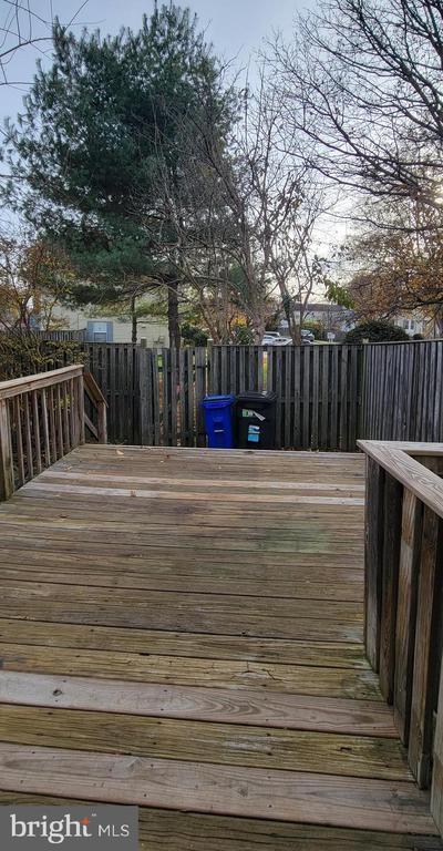 property at 15549 N Oak Ct