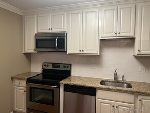 67 W Main St in Clinton, CT - Building Photo - Building Photo