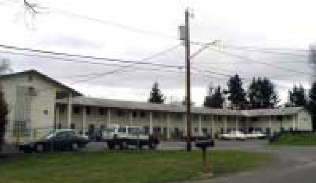 Colonial Court Apartments in Lakewood, WA - Foto de edificio - Building Photo