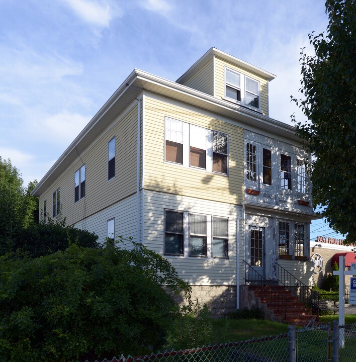 1019-1029 S Broadway in East Providence, RI - Building Photo