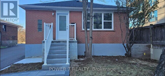 924 SHEPPARD Ave in Toronto, ON - Building Photo - Building Photo