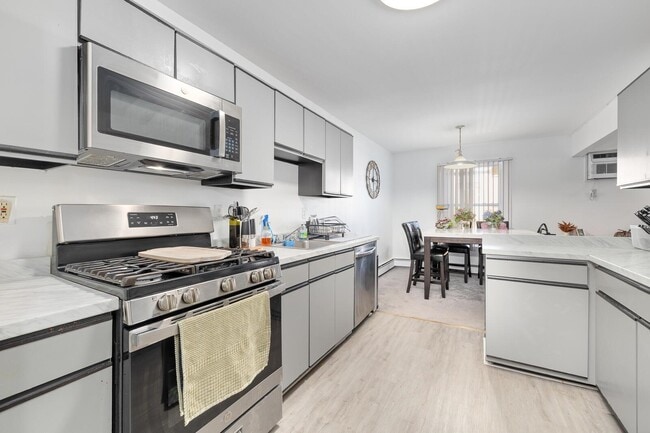 property at 5 Riverview Ct