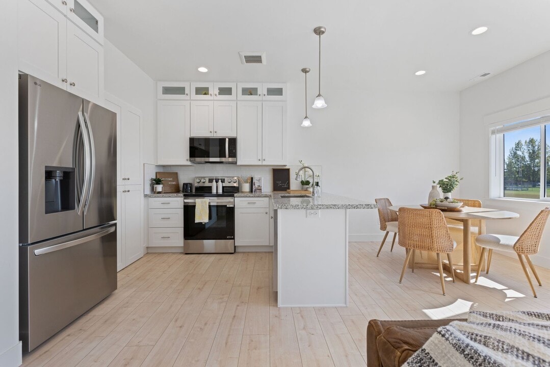 1118 Home Run Ave in St Anthony, ID - Building Photo