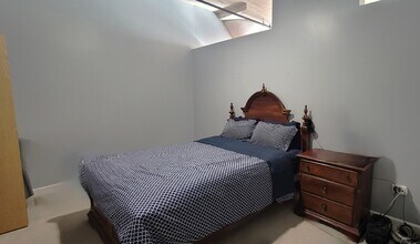 221 E Cullerton St, Unit 410 in Chicago, IL - Foto de edificio - Building Photo