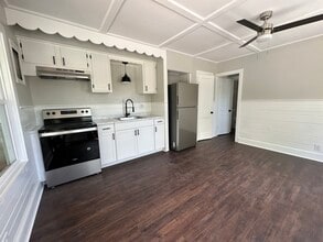 528 Fleming St in Hendersonville, NC - Building Photo - Building Photo