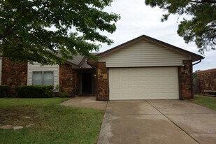 7318 S Darlington Ave in Tulsa, OK - Building Photo