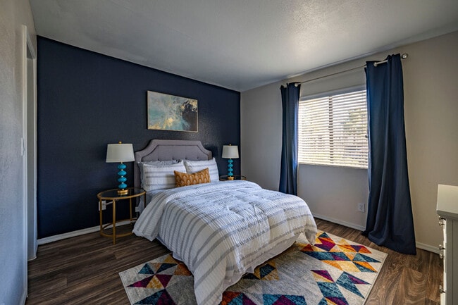 The Bella in Phoenix, AZ - Building Photo - Building Photo