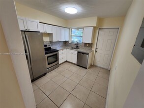 317 SE 2nd St in Hallandale Beach, FL - Building Photo - Building Photo