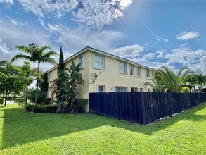 990 NW 99th Ct in Miami, FL - Building Photo - Building Photo