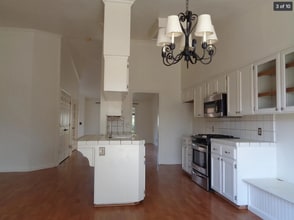 898 Don Medico Dr in Hanford, CA - Building Photo - Building Photo