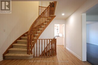188 Timpson Dr in Aurora, ON - Building Photo - Building Photo