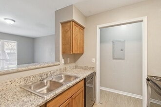 Knoll Crest in San Antonio, TX - Building Photo - Building Photo