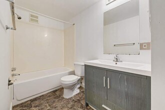 Charles Manor in Edmonton, AB - Building Photo - Building Photo