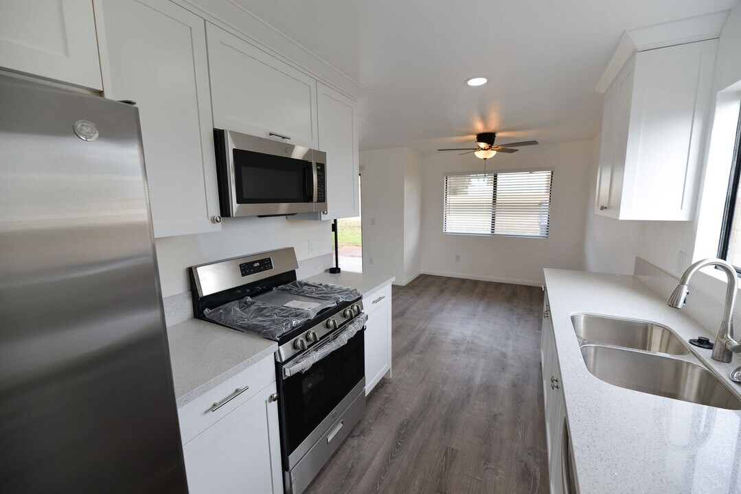 17062 Harbor Bluffs Cir in Huntington Beach, CA - Building Photo