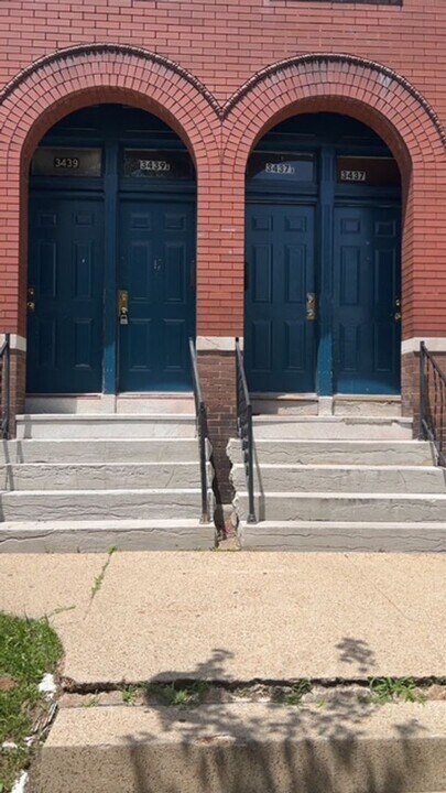 3437-3439-3439 Dunnica Ave in St. Louis, MO - Foto de edificio