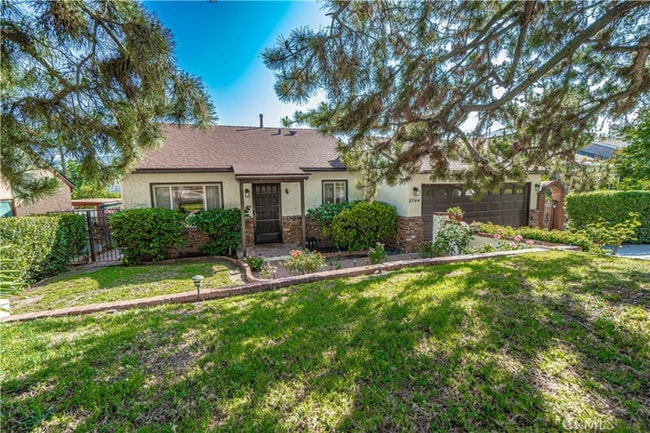 property at 3744 Los Olivos Ln