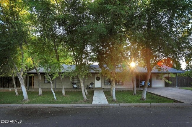 property at 1428 S Oakley Pl