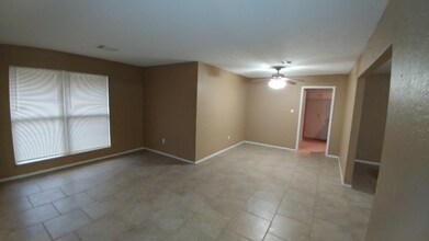 3010 NE Kingsbriar Dr in Lawton, OK - Building Photo - Building Photo