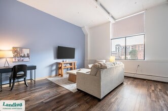 45 Willow St, Unit 305 in Springfield, MA - Building Photo - Building Photo