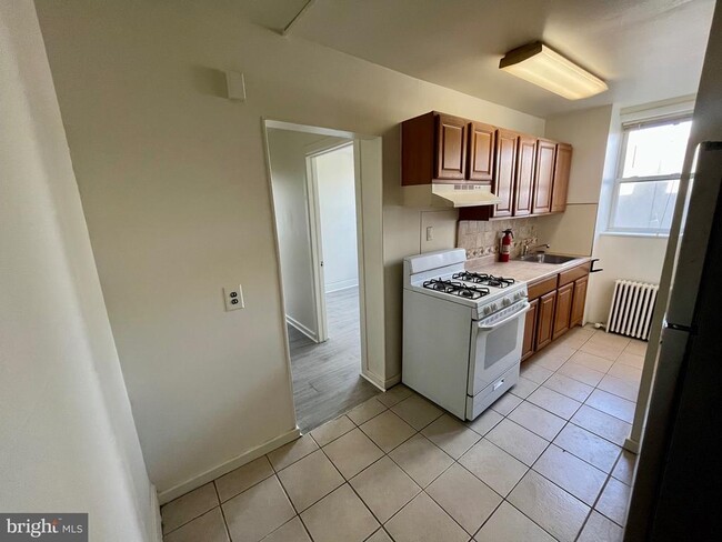 property at 1025 W Lancaster Ave