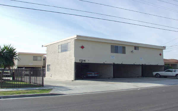 1734 W 105th St in Los Angeles, CA - Building Photo - Building Photo