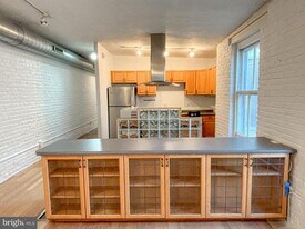 212 Race St in Philadelphia, PA - Building Photo