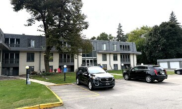 Sunset Apartments in New Hope, MN - Foto de edificio - Building Photo