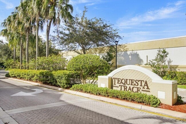 101 Lighthouse Cir in Jupiter, FL - Building Photo - Building Photo