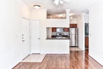 12913 Centre Park Cir, Unit 302 in Herndon, VA - Building Photo - Building Photo