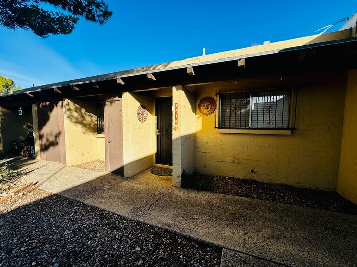 2870 N Beverly Ave in Tucson, AZ - Building Photo