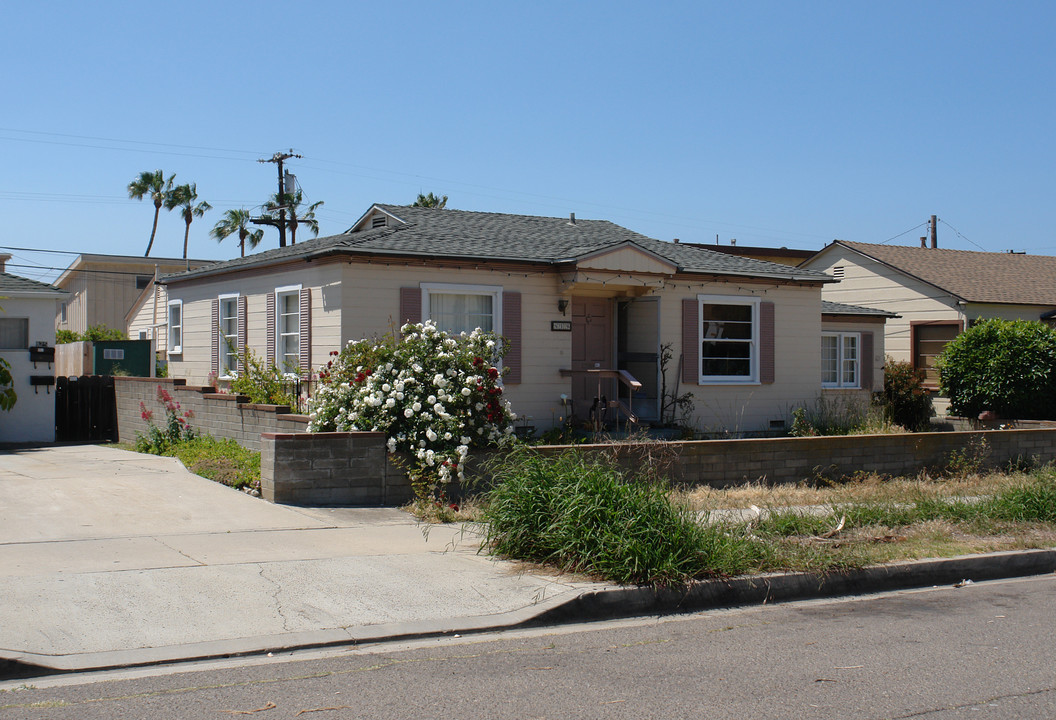 819 Tourmaline St in San Diego, CA - Building Photo