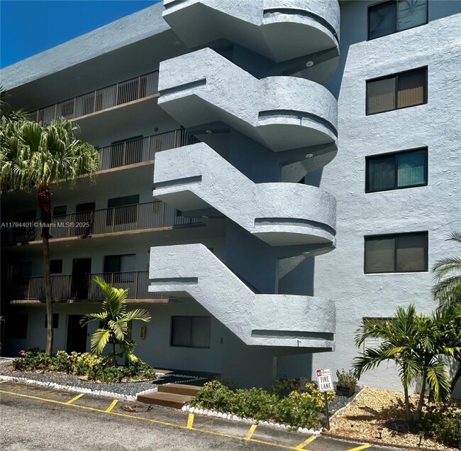 8020 Hampton Blvd in North Lauderdale, FL - Building Photo - Building Photo