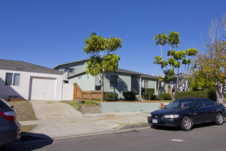 944 Opal St in San Diego, CA - Building Photo - Building Photo