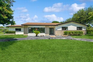 7001 SW 126th St in Miami, FL - Building Photo