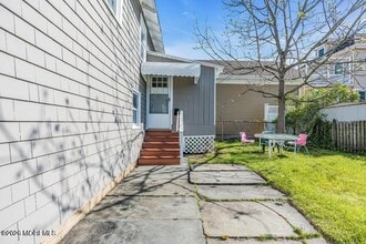 504 8th Ave in Belmar, NJ - Building Photo - Building Photo