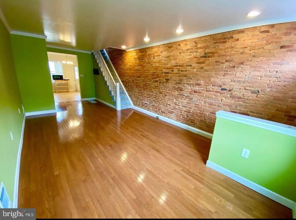 305 S Lehigh St in Baltimore, MD - Building Photo