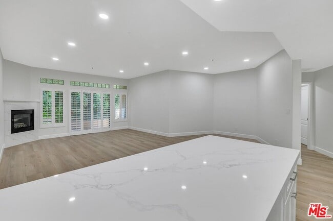 4477 Woodman Ave in Los Angeles, CA - Building Photo - Building Photo