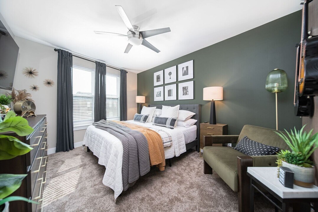 999 N High St in Columbus, OH - Foto de edificio